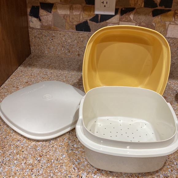 Vintage Tupperware Harvest gold steamers. - Picture 5 of 10